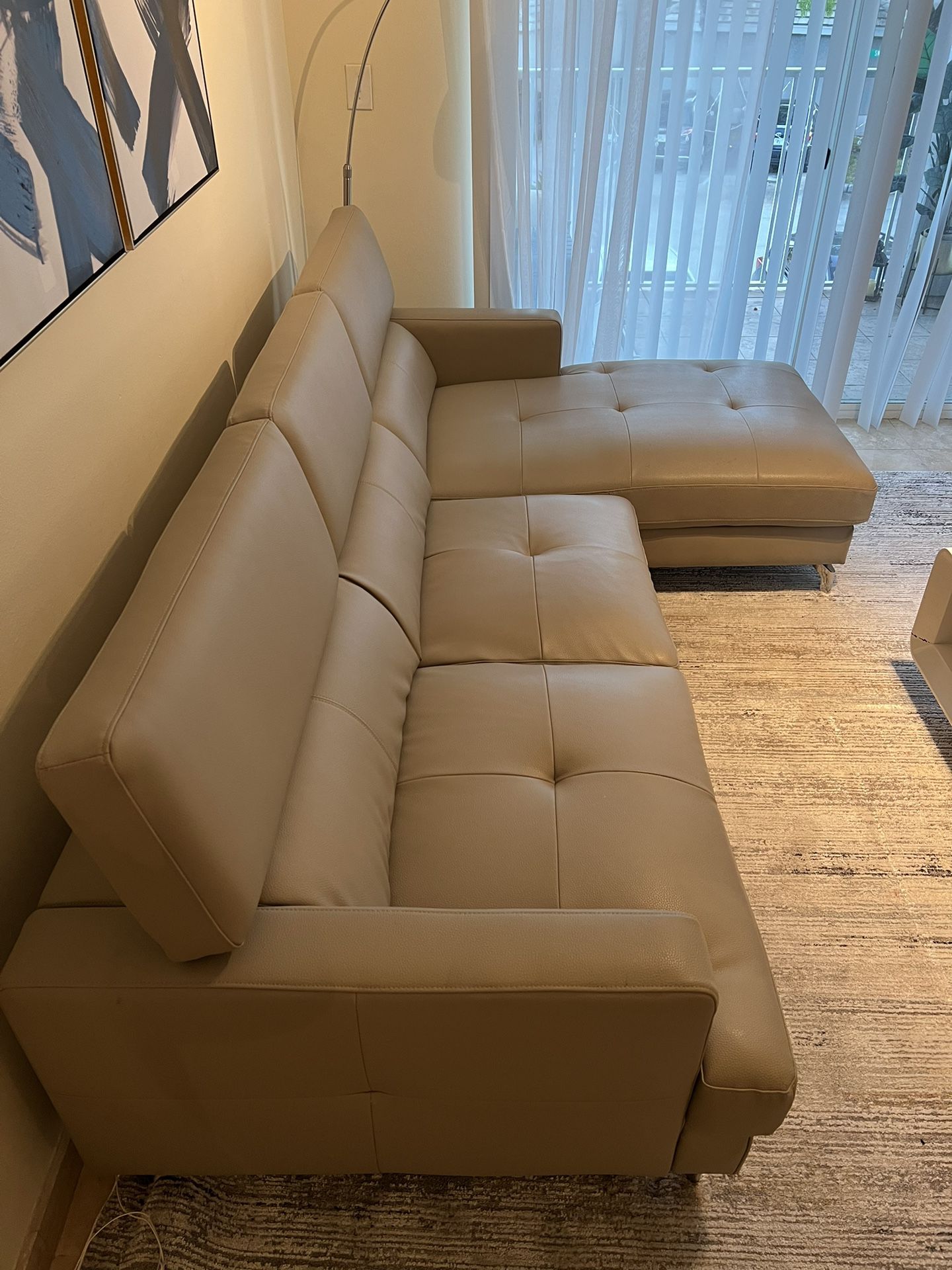 Sectional Couch With Adjustable Headrest 
