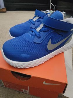 Kids Nike Revolution 5