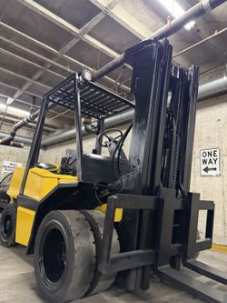 YALE 8,000 lb DIESEL forklift, 3 stage, DOUBLE PNEUMATIC TIRES