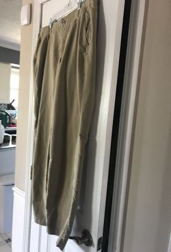 Men’s under armor slacks 38 32 very light weight