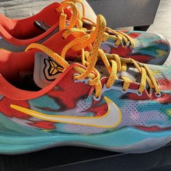 Kobe 8 Venice Style. Size 10 In Excellent Condition