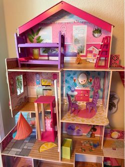 Kids doll house