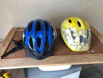 Two kids bicycle helmets ⛑