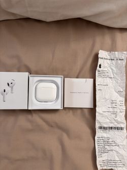 Airpod Gen 4 (worn a few times) ( includes receipt!!)