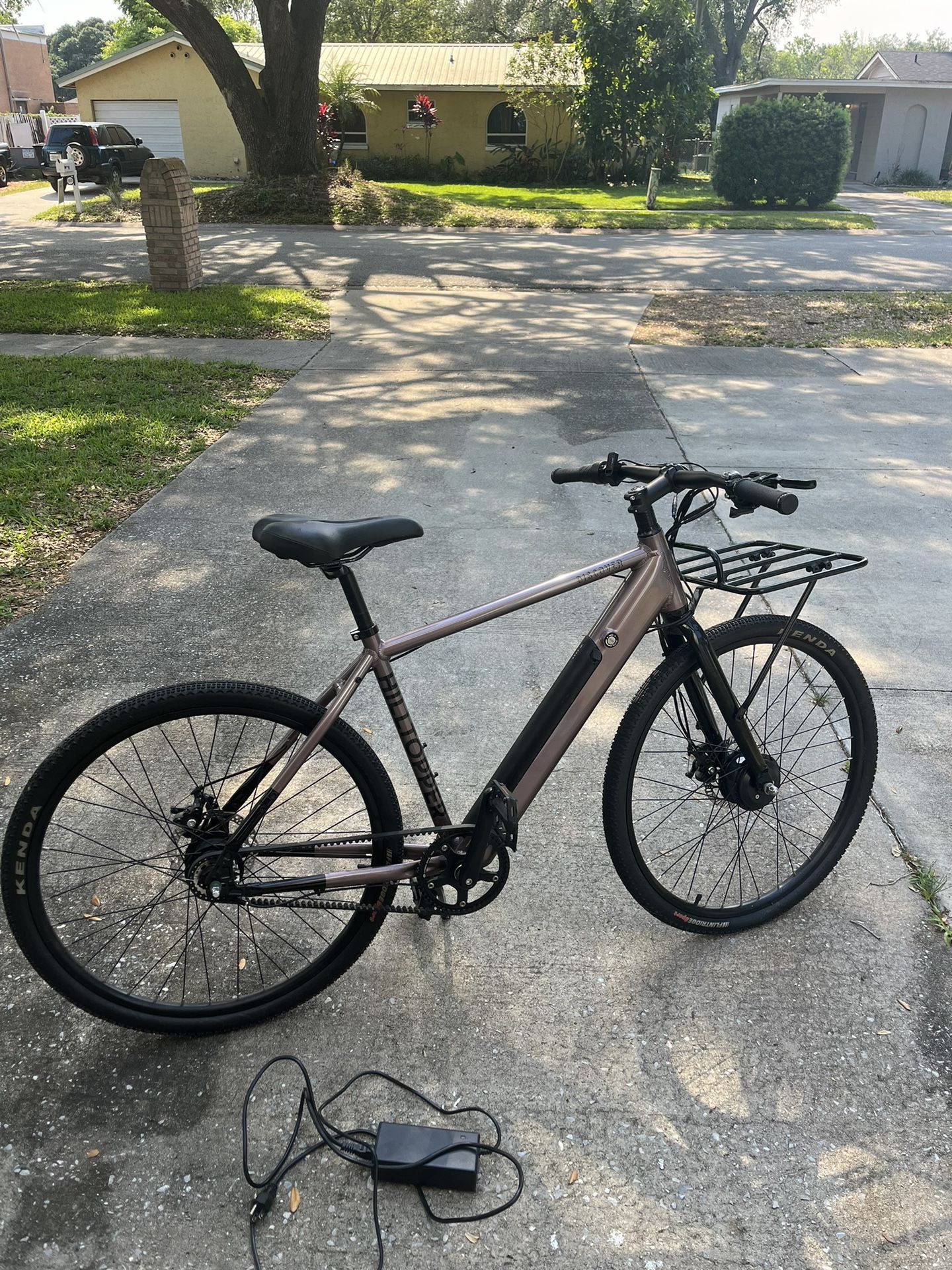 E-Bike Hilltopper Discover Up To 20MPH (ONLY 70mi on it, And 2 New spare tires)