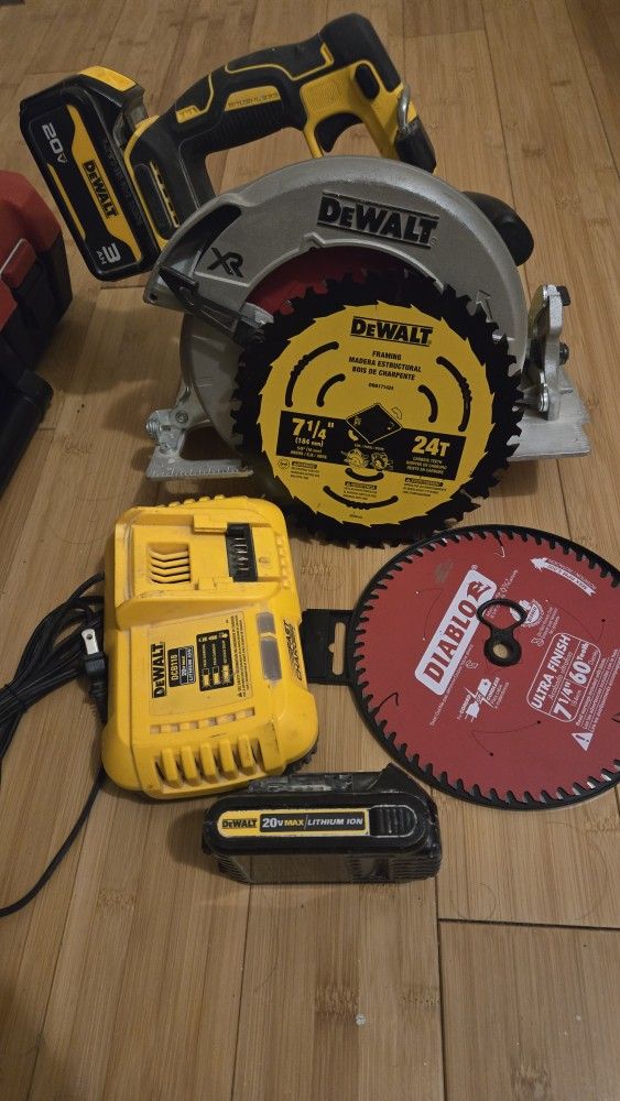 Dewallt XR 20v Circular Saw 7¹/⁴ -new Blades