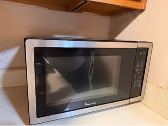 Magic Chef 1.1 cu. ft. Countertop Microwave in Black V with Gray Cavity