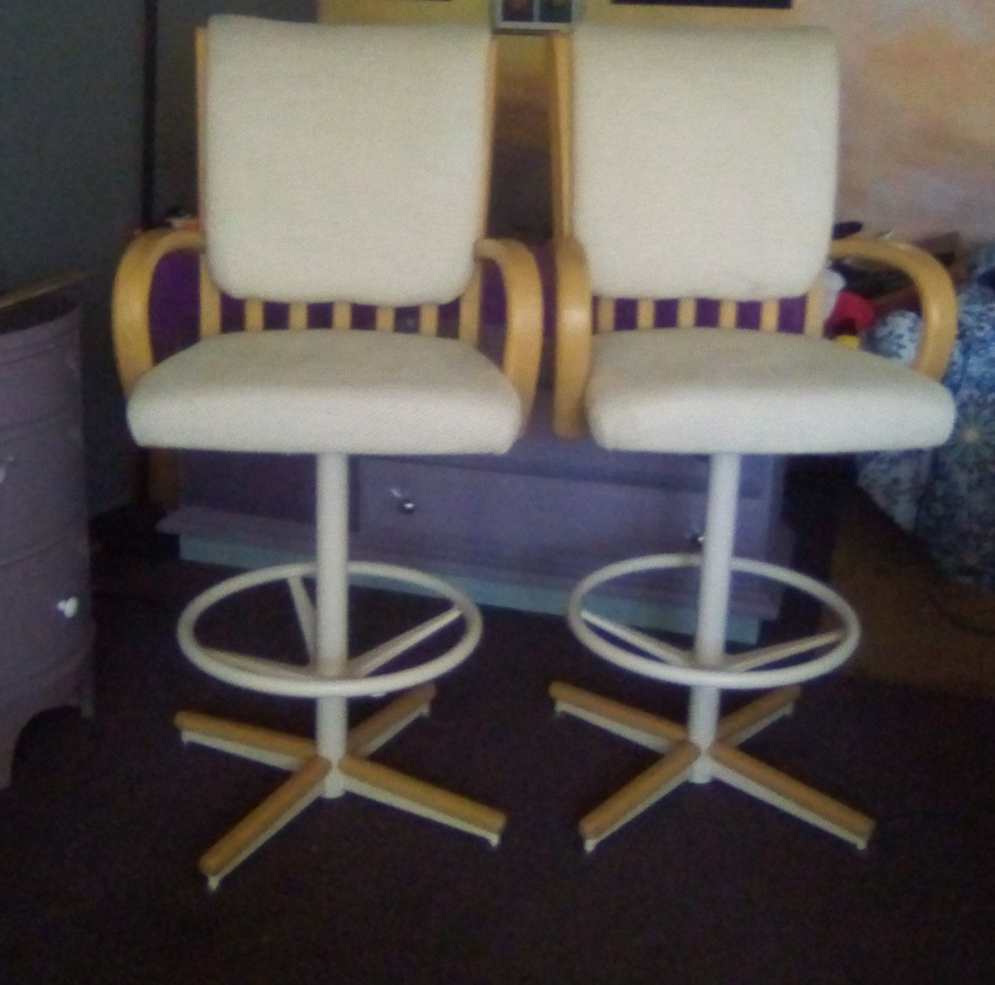 A Set Of 2 Chromcraft Natural Seminole Wood Swivel Bar Stools New Condition For Sale In Sacramento