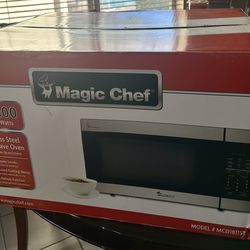 Magic Chef Countertop Microwave Model MCD1811ST