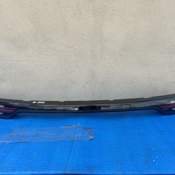 19 20 21 PORSCHE CAYENNE CENTER TAILLIGHT  OEM