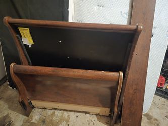 Wooden Twin Size Bed w/Mattress