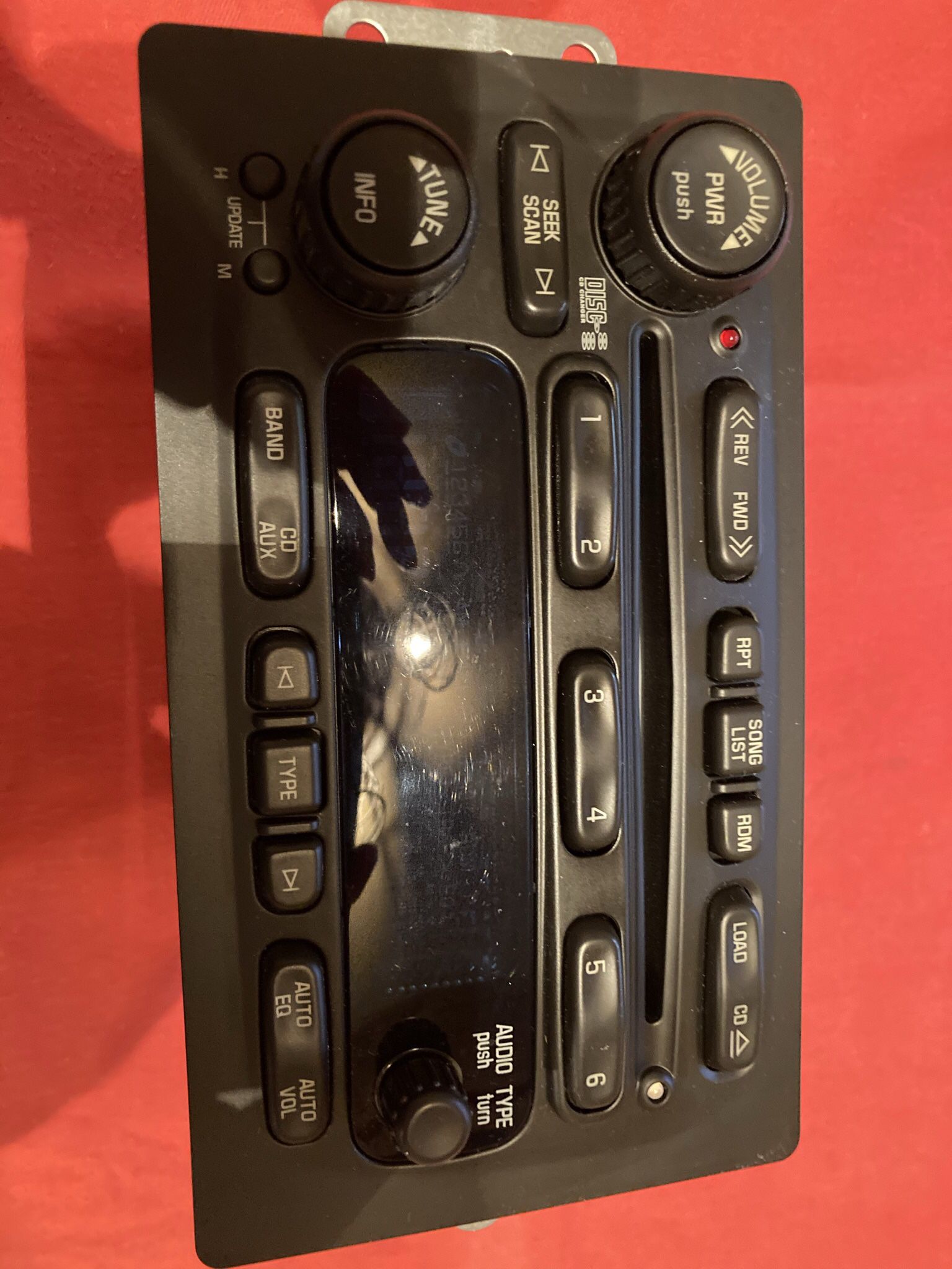 Stereo Out Of A 2006 GMC Yukon 