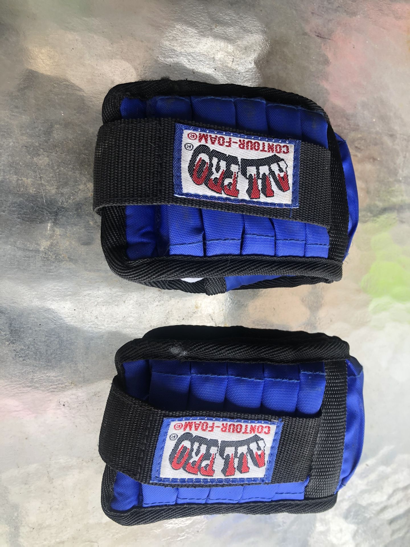 Two five pound weight