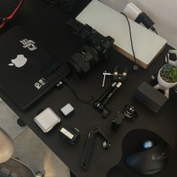 MacBook Pro M4 16 GB & Entire Camera/Workstation Set Up