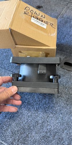 Boat downrigger swivel pedestal mount