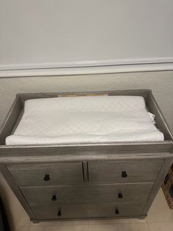 Dresser with Portable Changing Table