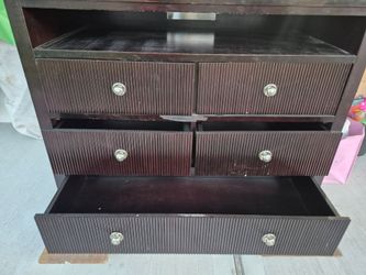 Tv stand / Chest of drawers PENDING PICK up still available