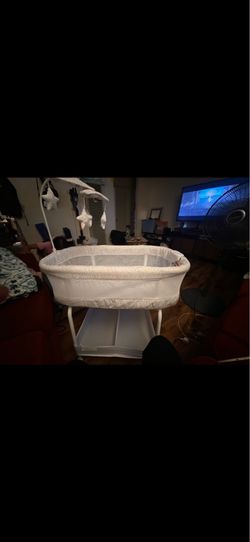 Delta auto glide bassinet