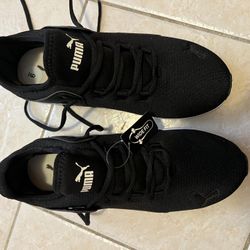 New Womens Puma Sneakers Size 9