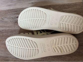 Crocs women’s sandal size 11 like new