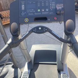 Treadmill lifefitness