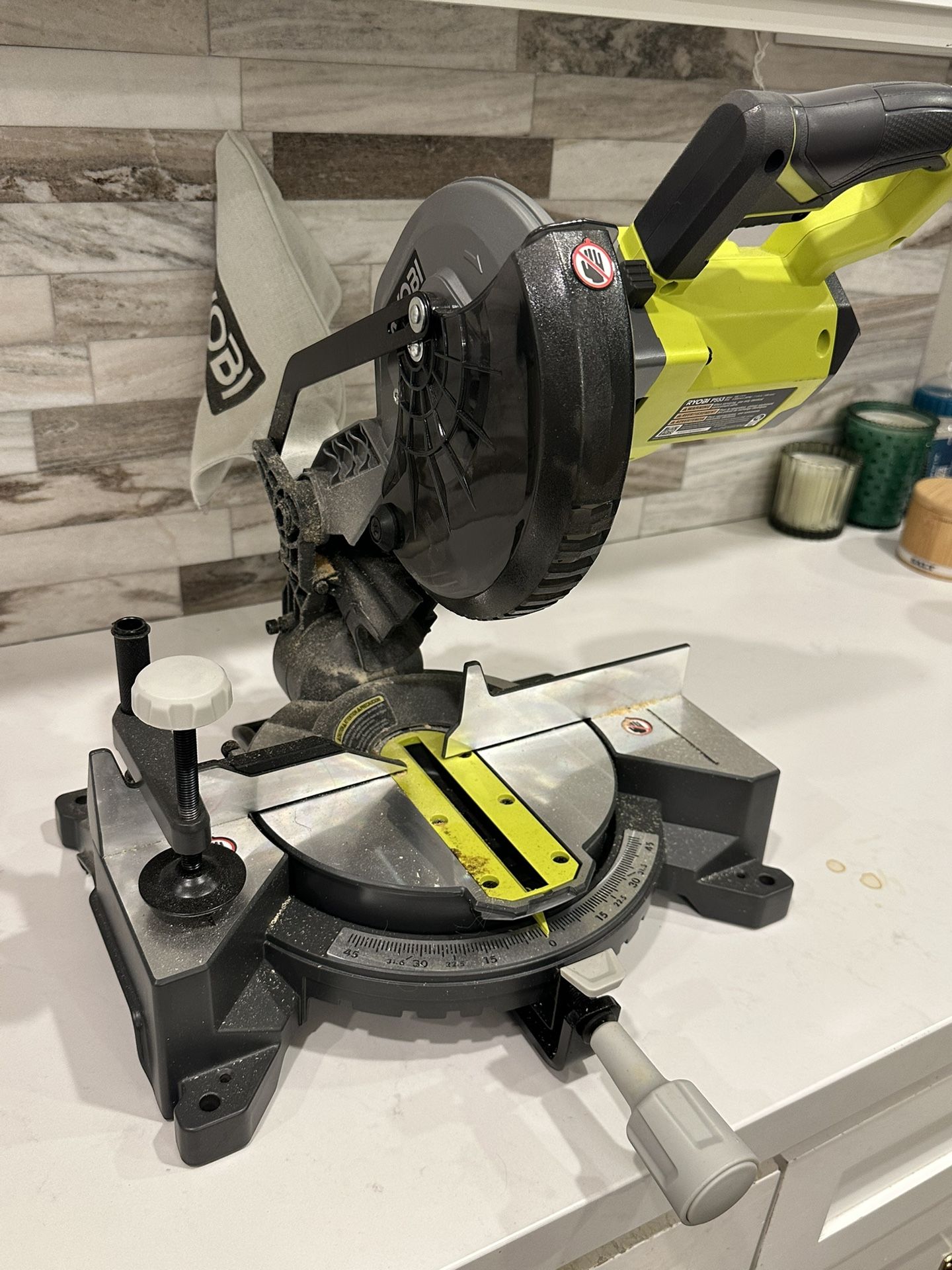 RYOBI ONE+ 18V Cordless 7-1/4 in. Compound Miter Saw - P553