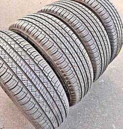 235-65R18 MICHELIN. Brand tires 💯 Excelente condición 80%life