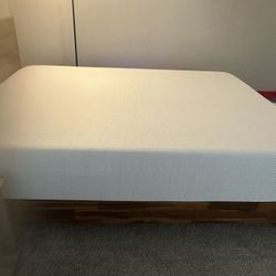 New  Gel Memory Queen Bed With Wooden Frame 