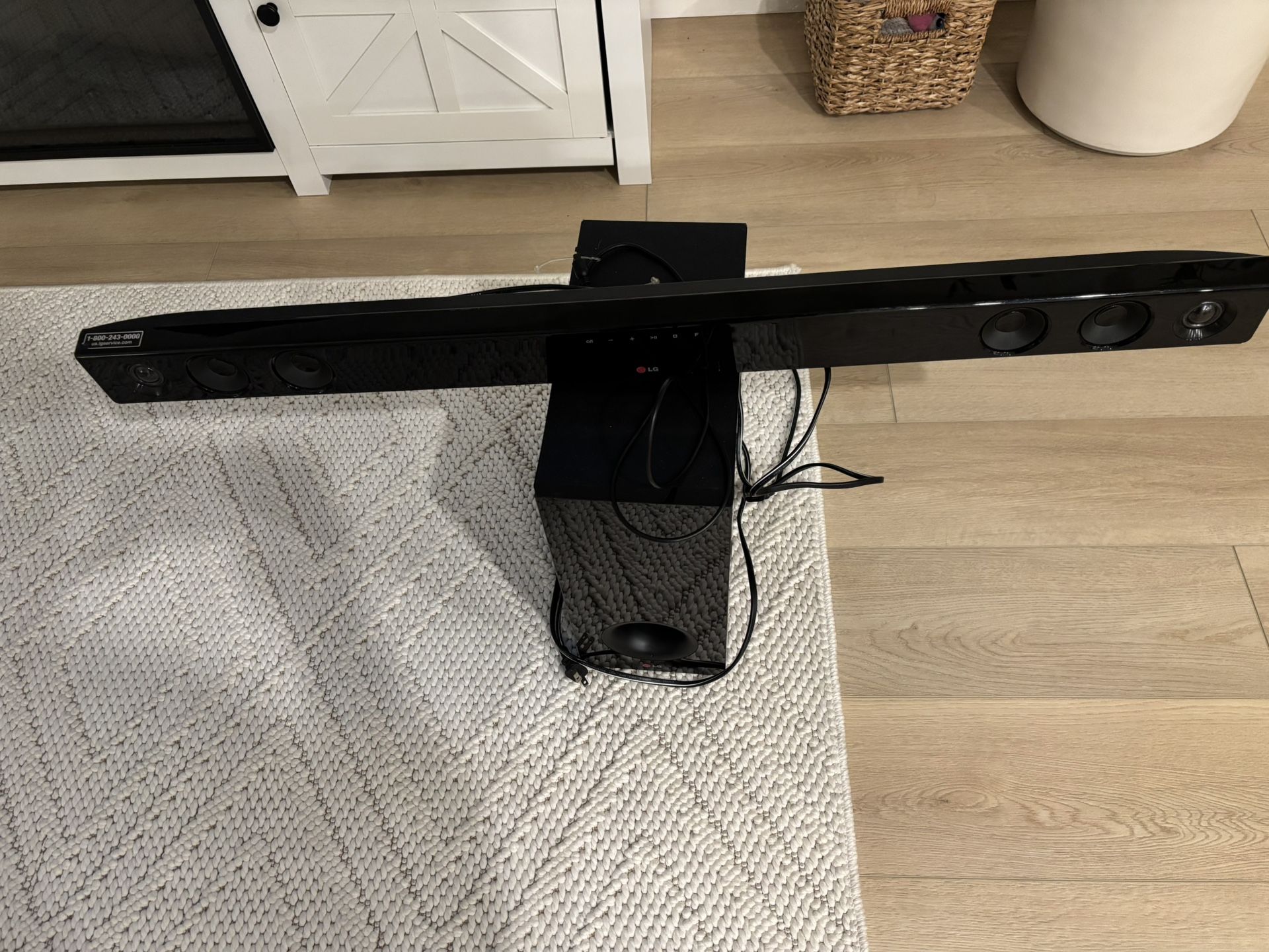 LG soundbar and Subwoofer