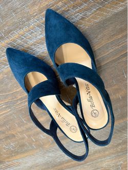 Bella Vita Navy Heels (size 7 wide Women’s)