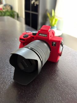 Sony A7R IV + lense +batteries + SD Card + Case and box