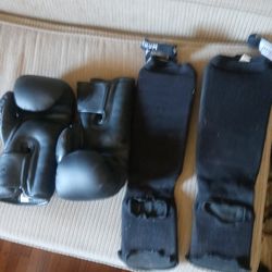 Sparing Gloves And Shin Protectors