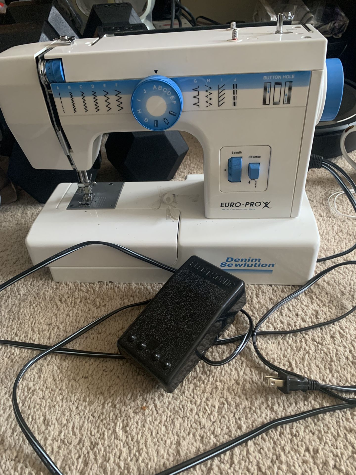 Euro-Pro 380A Denim Sewlutions 32-Stitch-Function Sewing Machine