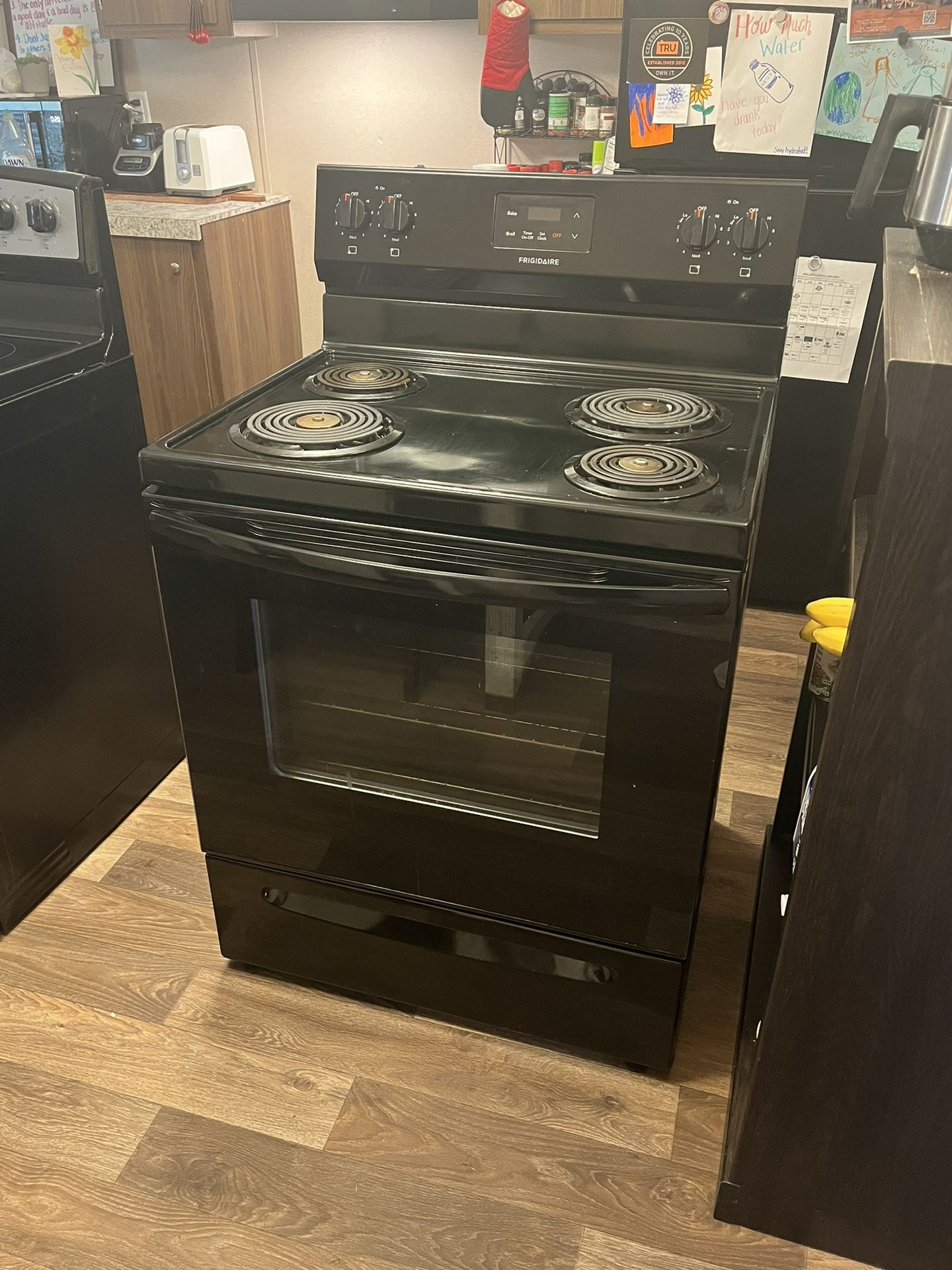 Frigidaire Stove for Sale in Dallas, NC OfferUp