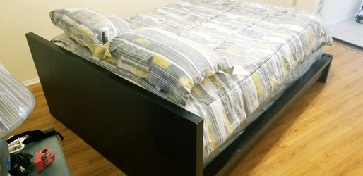 NEW QUEEN SIZE BED SET