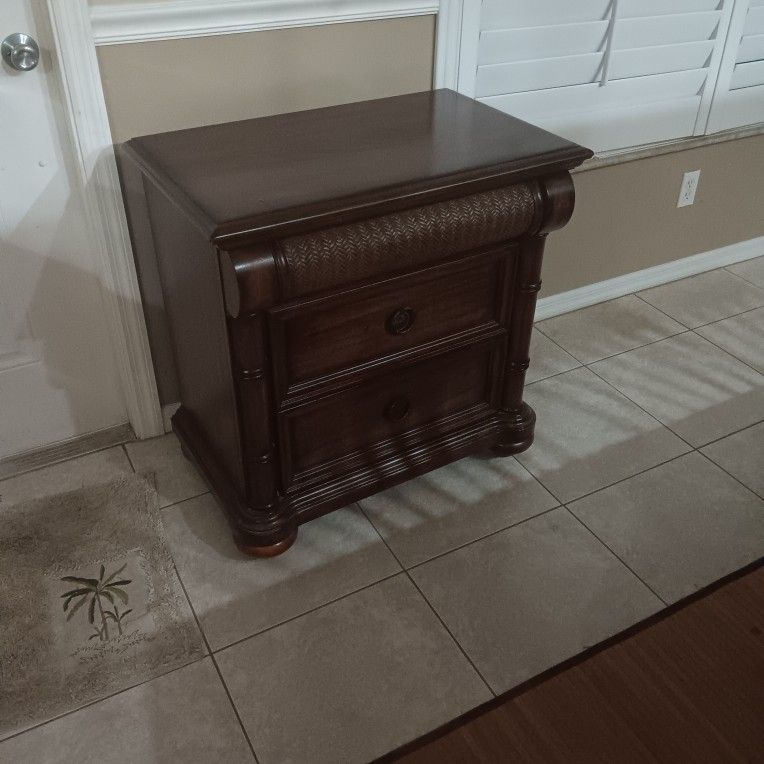 Wooden Night Stand..3 drawers....$ 20.00