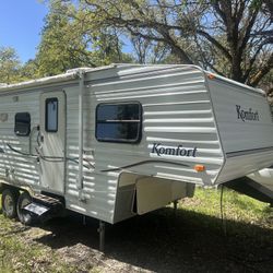 2002 Komfort 5th Wheel W Slideout AC Pink Slip Nice
