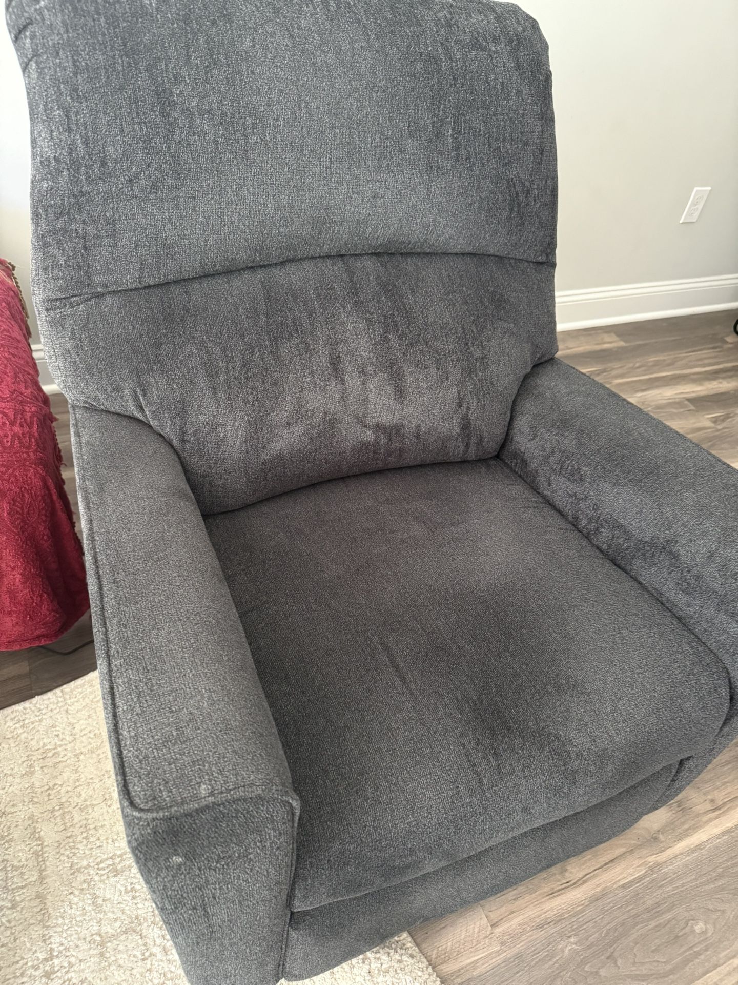 Comfortable Gray Recliner Chair – Great Condition