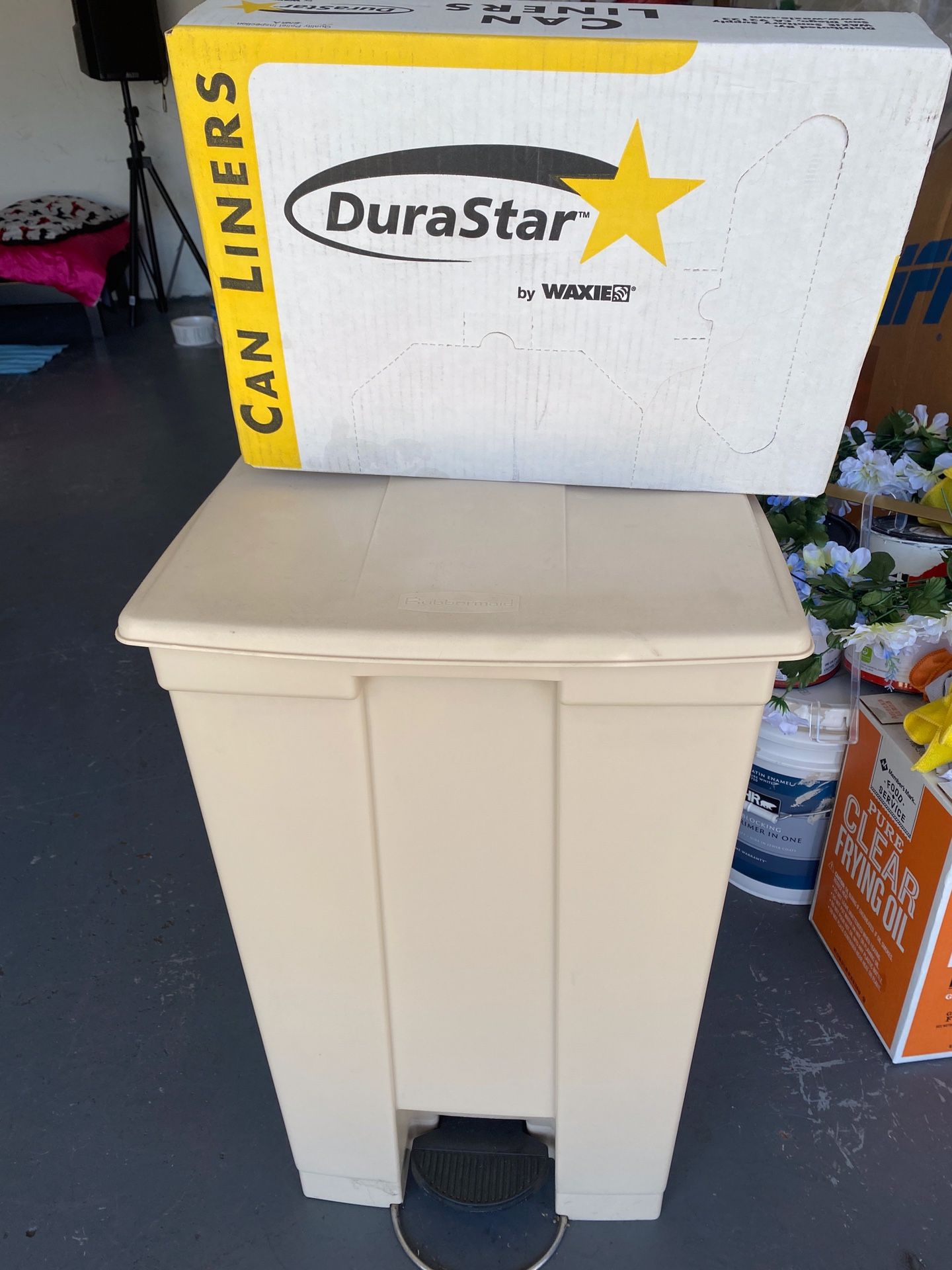 Large Rubbermaid trash bin (includes case of trash bags) Business equipment