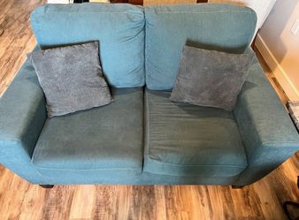 Living Room Furniture Set - Loveseat Sofa + Lamp + End Table - Excellent Condition