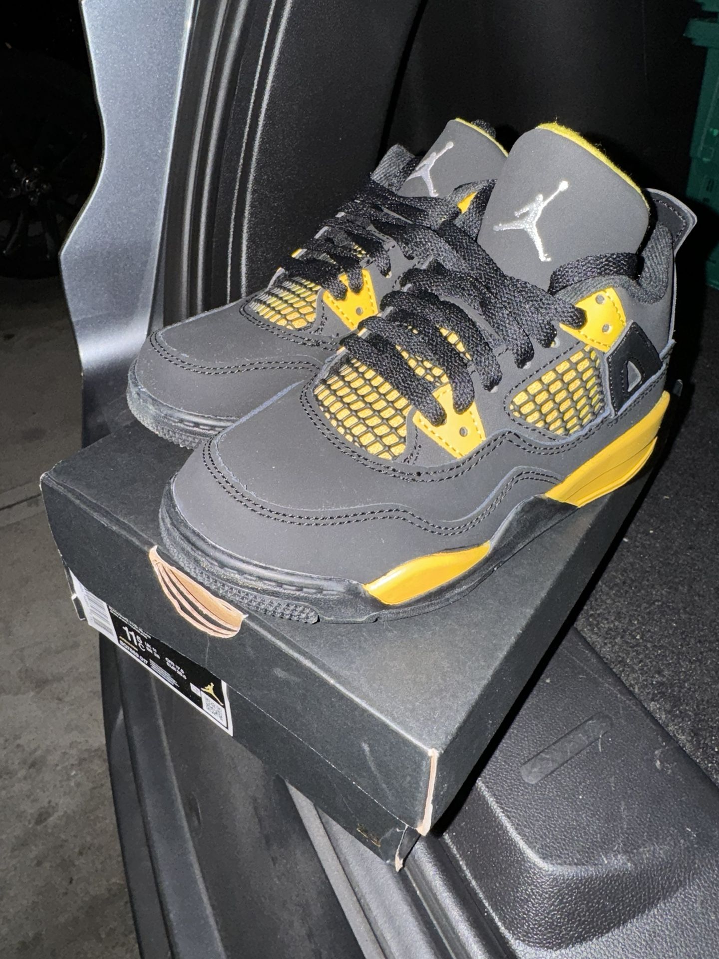 Jordan 4 Yellow Thunder