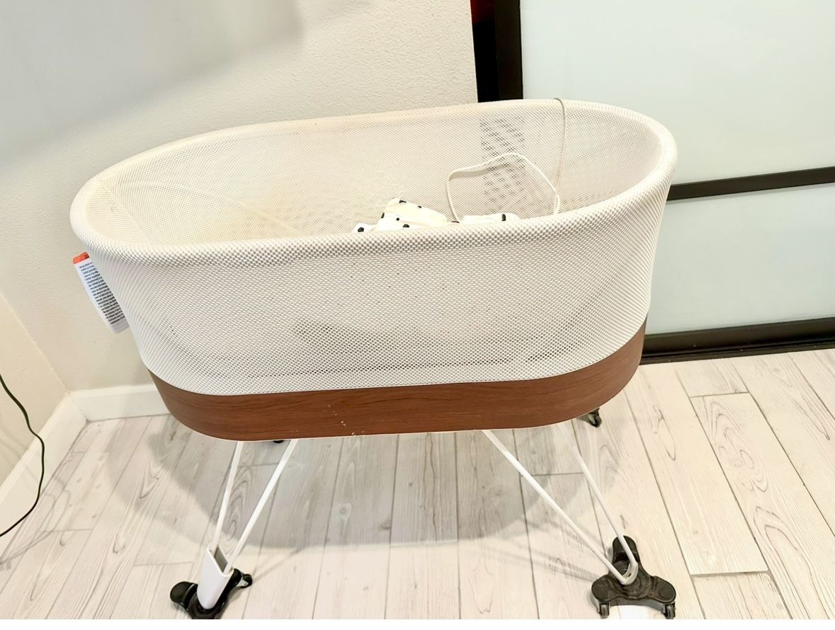 SNOO SMART SLEEPER PLUS SHEETS AND SLEEP SACKS