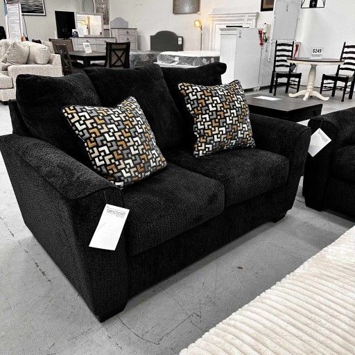 Wonderful Sofa and Loveseat Living Room Set/ Fast Delivery 