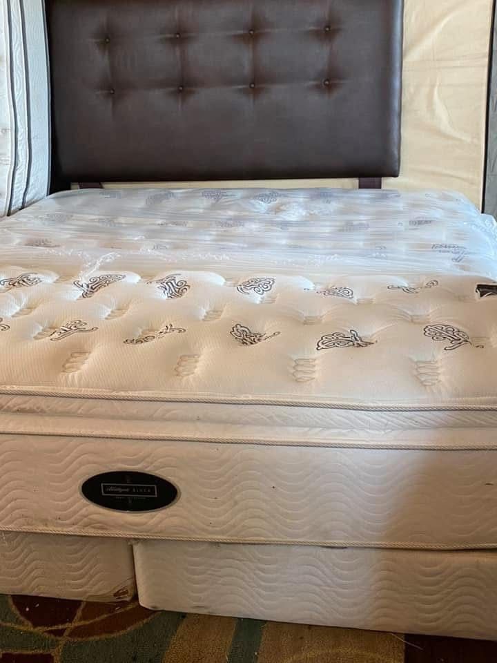 USED KING SIZE BEAUTYREST BLACK PILLOWTOP MATTRESS ONLY 