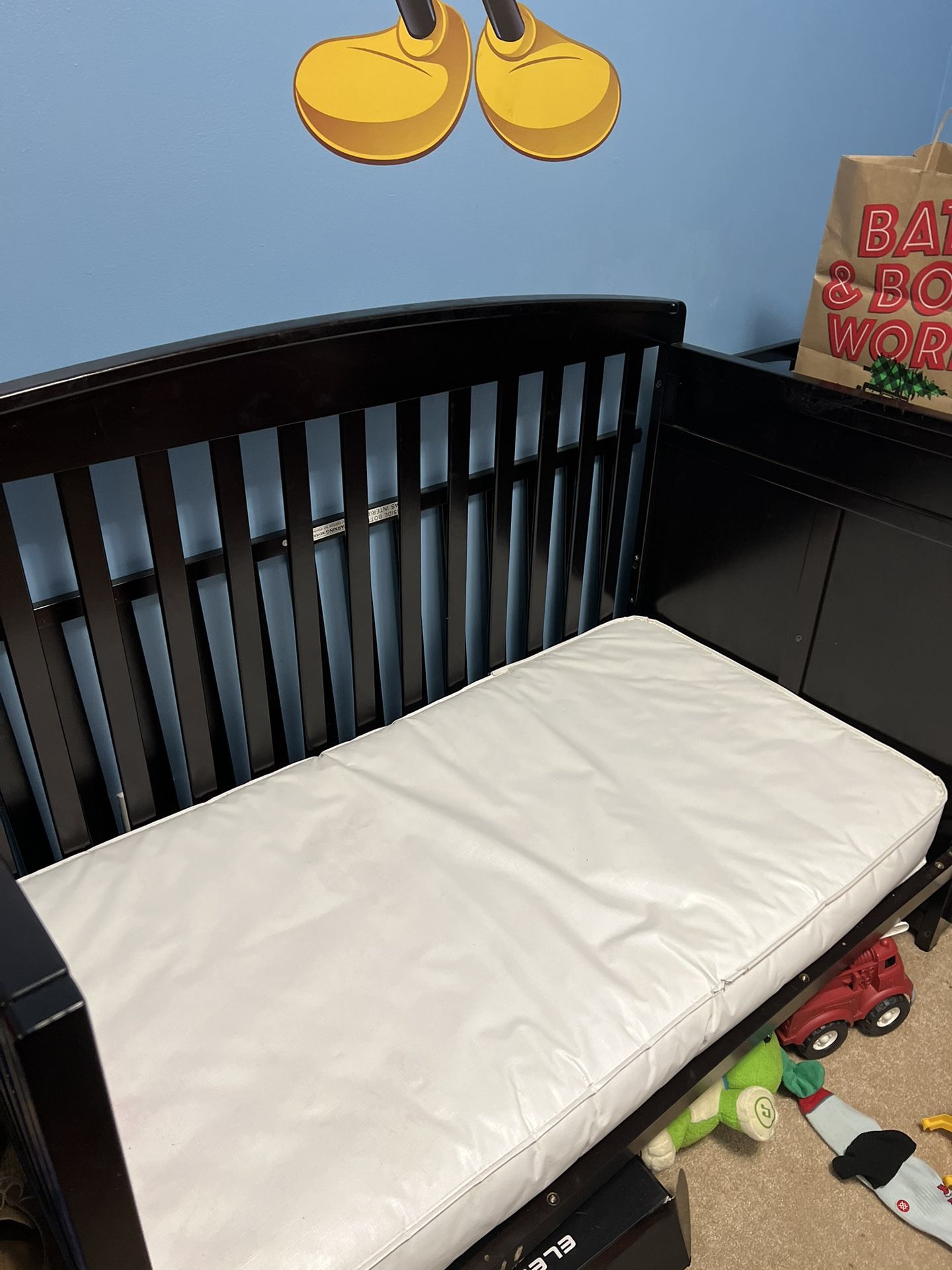 Adjustable Crib