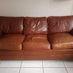 Timeless Brown Leather Couch/Sleeper. Sofa Cama De Cuero