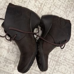 Merrell Woman’s Boots Brown Size 7.5