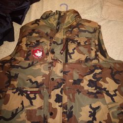 Canada Weather Gear Puffer Camo Jacket Vest