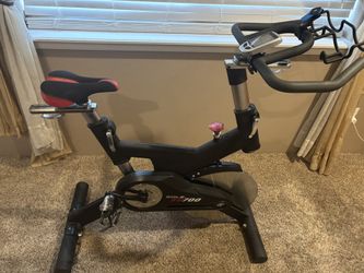 SOLE SB 700 Indoor Bike 