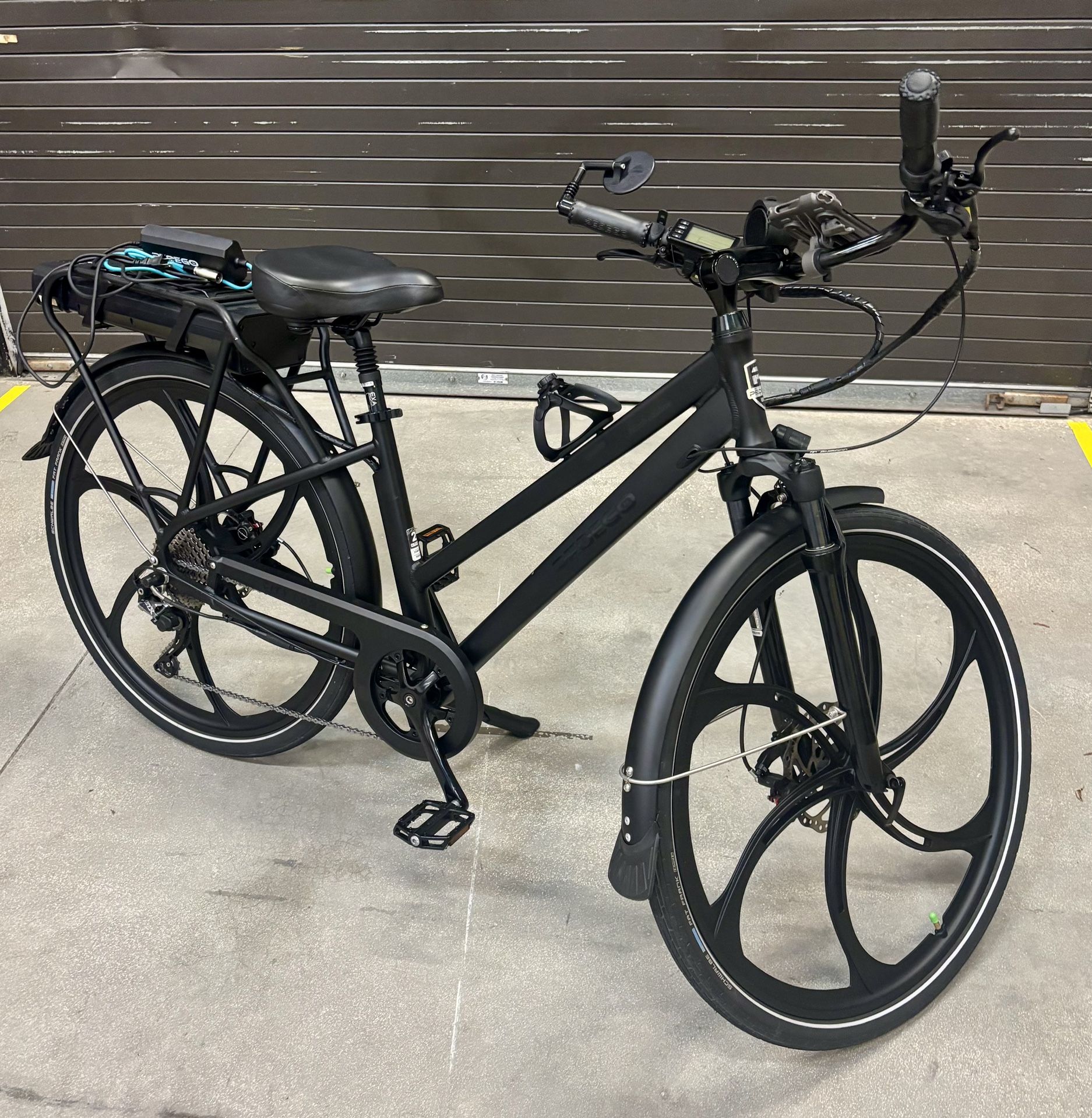 Pedego City Commuter Classic Black Edition 28”